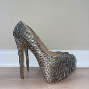 Steve Madden Rhinestone Platform Pump *New*